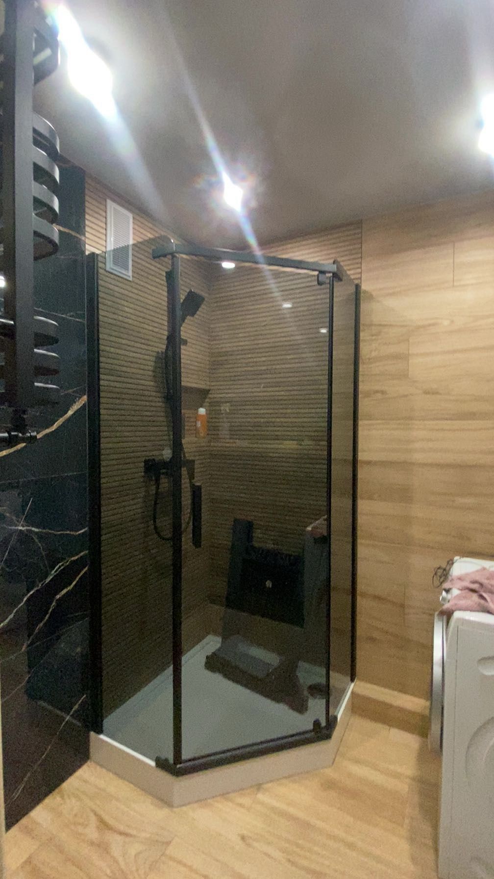 Wykończona łazienka z hydroizolacją i armaturą premium - elementy na których nie warto oszczędzać